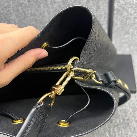 100% Authentic Louis Vuitton NeoNoe Black Leather Satchel - Picture 6 of 16